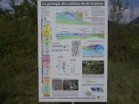 DSC3471  Les collines de Saint-Triphon font parti de la nappe des Préalpes médianes rigides. C'et une formation calcaire de l'Anisien, Trias moyen, qui a la particularité d'être une série inversée.