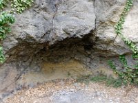 DSC1708 DxO  La palagonite (jaune) est un mélange d'argiles et de zéolites, et résulte de l'altération du basalte sous l'influence de l'eau.