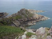 DSC4197  En surface, on repère le passage du filon gràce à la végétation. Il est marqué par la présence de fougères alors que les terrains acides sont occupés par la bruyère et les ajoncs.