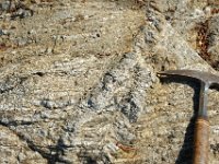 DSC1264 DxO  Migmatites, alternances de lits clairs (quartz et feldspath) et sombres (biotite).