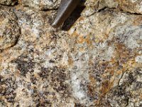 DSC1269 DxO  La présence de sillimanite indique que la roche a atteint la température de 600°C.
