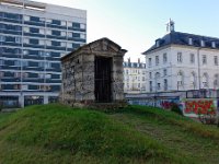 DSC2535 DxO  Sur le chemin du retour vers la place Denfert-Rochereau, le 25 ème Regard de l&#39;aqueduc Médicis. Une heure auparavant , nous étions à son aplomb à 21m sous terre.