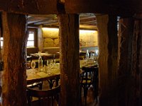 DSC2830 DxO  Afin de prolonger l&#39;évocation du passé, la sortie s&#39;est achevée pour certains dans un restaurant de la rue Bertin Poirée en rive droite installé dans un immeuble qui date du 17è siècle.