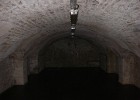 IMGP0743  Anciennes caves de la halle aux vins sous le bâtiment Escangon.
