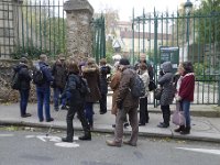 DSC2179  Mur en meulière du square des Arènes. Les moellons sont en calcaire d&#39;Euville. La pierre d&#39;Euville (Meuse) est constituée quasi exclusivement d’articles de crinoïdes- Jurassique supérieur-Oxfordien.
