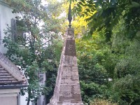 Mire-du-Nord (Paris) face-ouest  La mire du Nord est dans une propriété privée 1 rue Junot. Erigée en 1736, elle servit à définir le méridien de Paris et, en 1799, le mètre étalon.(photo wikipédia)