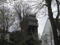 DSC3117  Le moulin de la Galette, vue du square Suzanne Buisson.