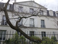DSC3122  Le château des Brouillards, rue Simon Dereure. L&#39;altitude y est de 110 m. Ce qui correspond à celle de argiles vertes, imperméables, doncà  niveau de sources, d&#39;où les brouillards...