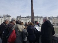 Sur le pont de la Tournelle, présentation par Bruno Cabanis  du site géologique de Paris.