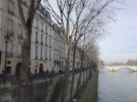 Le quai de Bourbon sur l&#39;Ile Saint-Louis. A partir d&#39;environ 1640, l&#39;île se couvre de maisons et de nombreux hôtels particuliers.