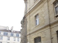 Le lycée Charlemagne et un vestige de l&#39;enceinte de Philippe Auguste commencée en 1190