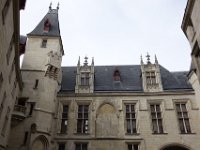 L&#39;hôtel de Sens, qui termine la  sortie, abrite depuis 1961 la bibliothèque Forney consacrée aux arts.